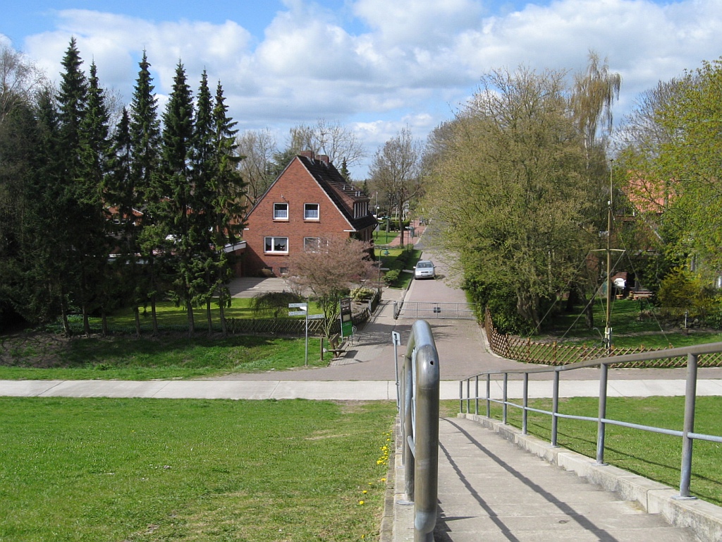 Panoramio-Archiv : Blick vom Deich nach Cciliengroden - 04.2010