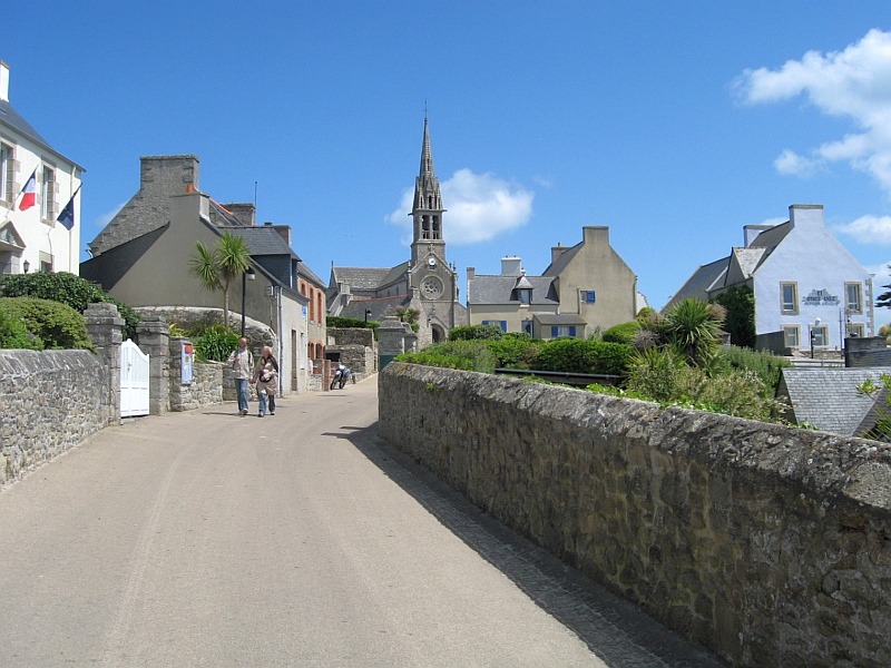 Panoramio-Archiv : Mairie et cathdrale - Ile de Batz - 05.2011