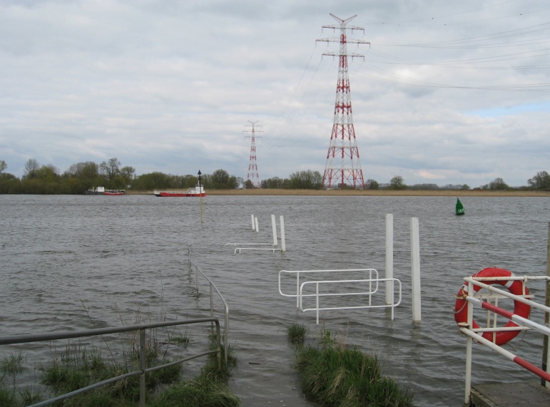 Panoramio-Archiv : Anleger Personenfhre Lhesand unter Wasser - Wetterndorf - 04.2008